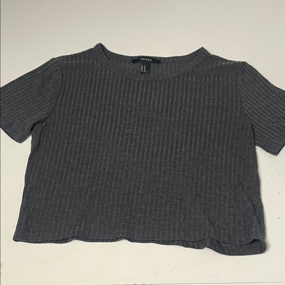 Forever 21 Medium Short Sleeve Cropped Gray Basic T Shirt